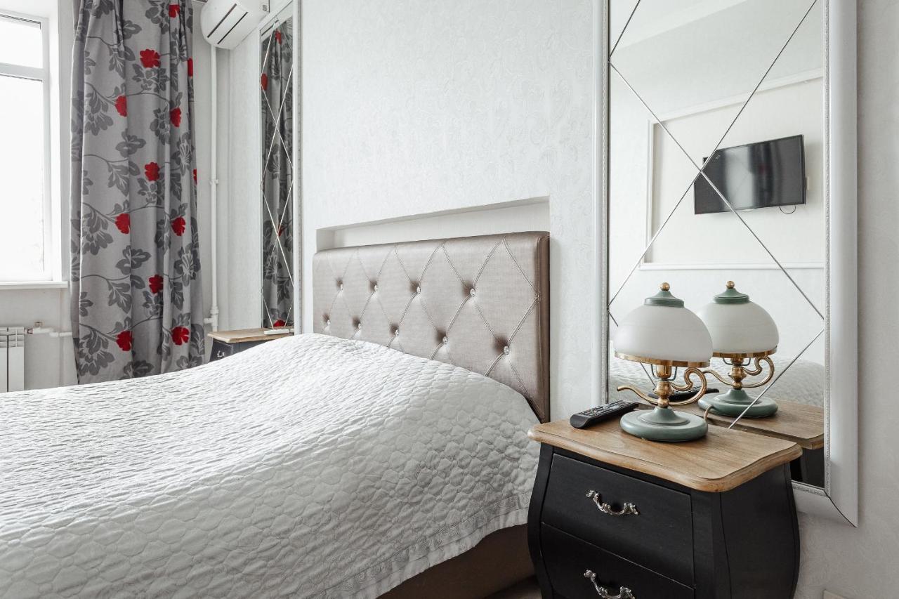 New 2 Bedrooms On Deribasovskay Str Apartment