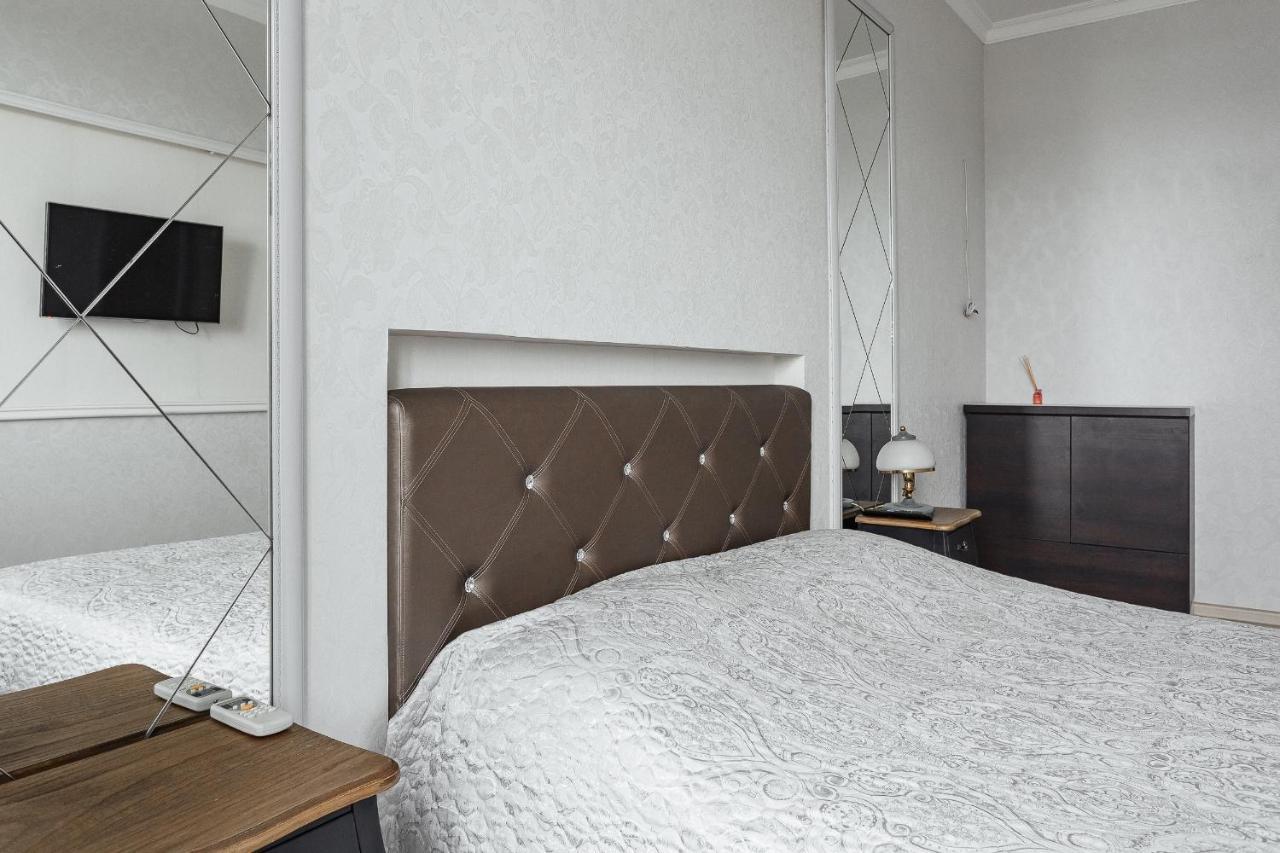 Daire New 2 Bedrooms On Deribasovskay Str *
