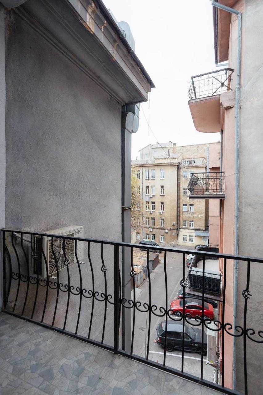 Daire New 2 Bedrooms On Deribasovskay Str *